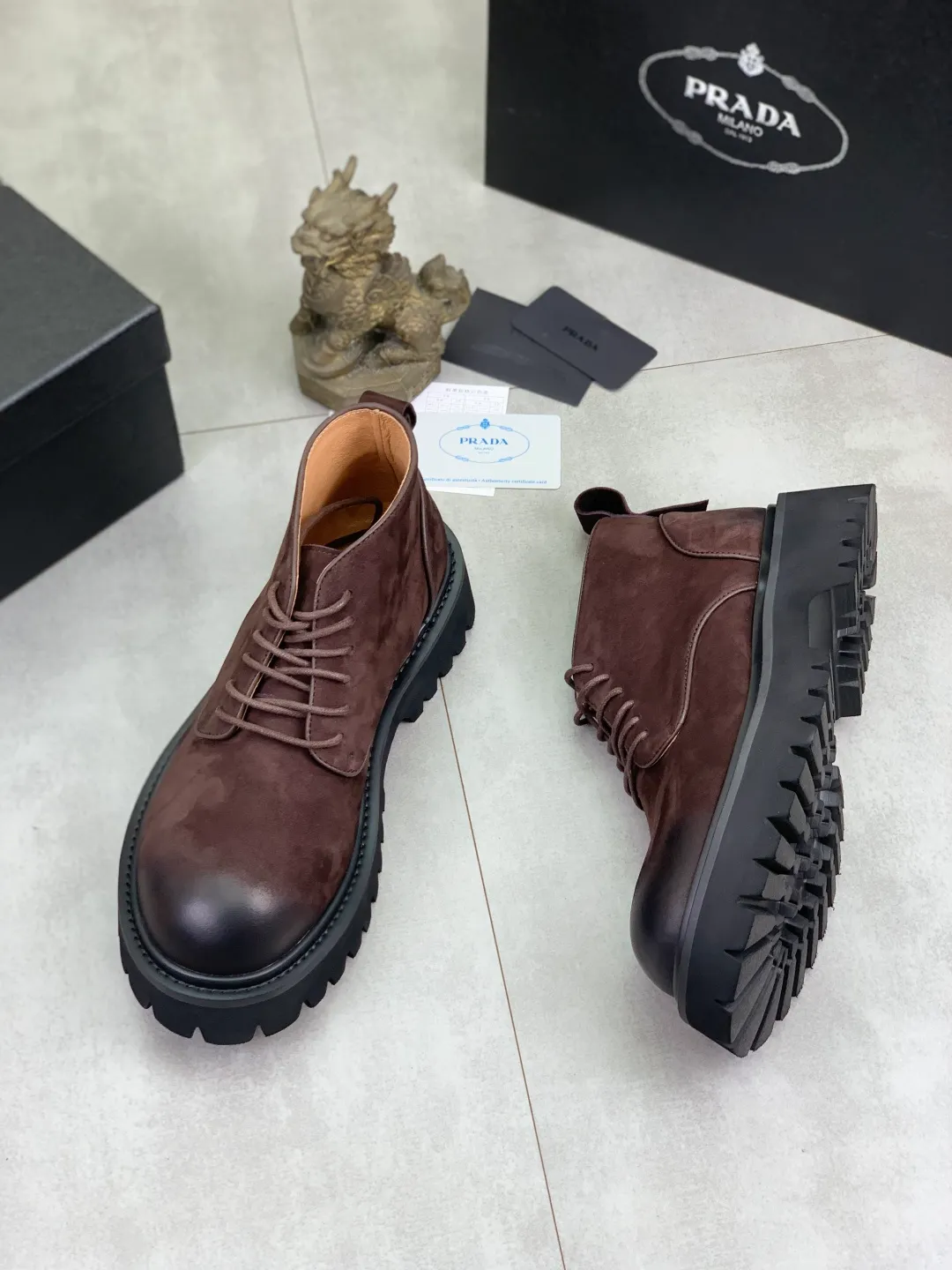 Men's shoes 💰P560 💰[New style]🔥🆕Hot model [PRADA]Prada🔝High-top Chelsea Martin boots are a high-end brand of men's shoes. The uppers are made of top-layer calfskin imported from Italy➕top-layer pigskin lining for the feet🔥, making walking more convenient and comfortable! Exclusive new style, stunning work [color]! Create a fashionable personality to set off your uniqueness! Create a fashionable personality to set off your uniqueness! A must-have for trendy men! Classic🔥super wear-resistant rubber outsole, size: 38-44 (45 can be customized) black or brown🉑️choose